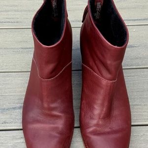 TOMS Leather Ankle Boot with Tassel Color Wine Women's Sz 11